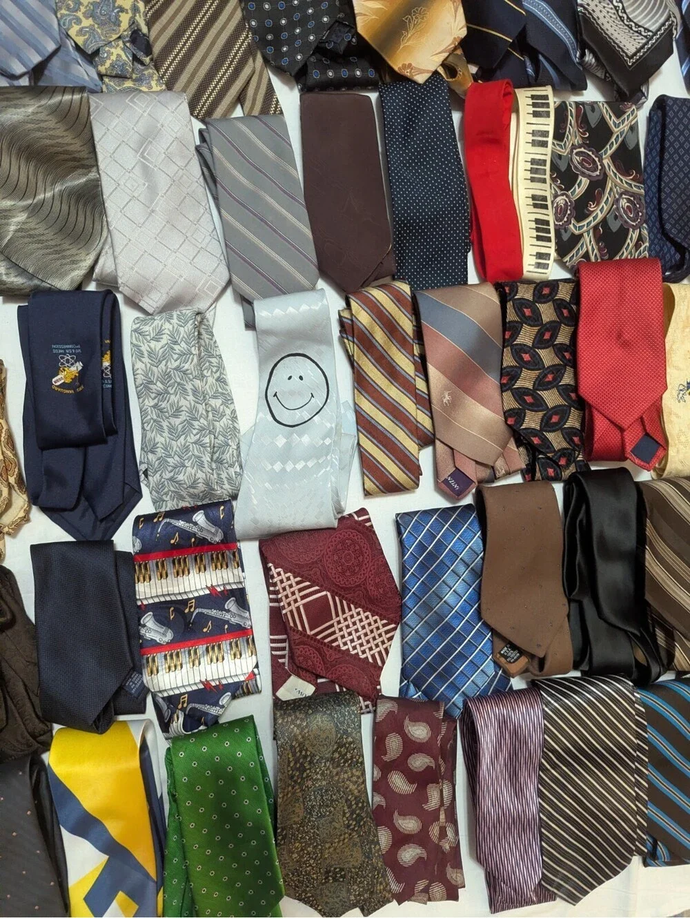 Large Lot of 150 Mens Neckties Ties for Wear Or Crafts Various Brands Colors